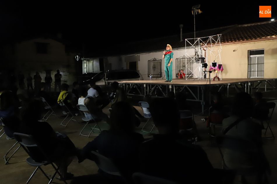 Las risas inundan las calles de Golpejas con el humor de Alberto Cabrillas 