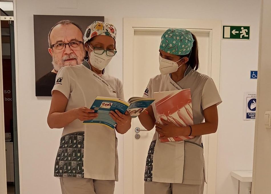 Clínicalonso busca la salud periodontal de sus pacientes y les enseña a mantenerla  