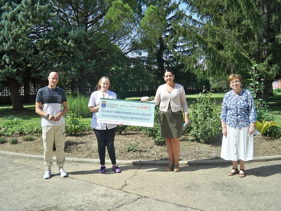 Santa Marta entrega la recaudación solidaria al Centro Ave María de Madres Solteras