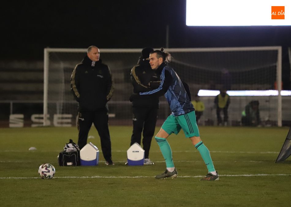 Gareth Bale, durante el calentamiento en Las Pistas / Lydia González