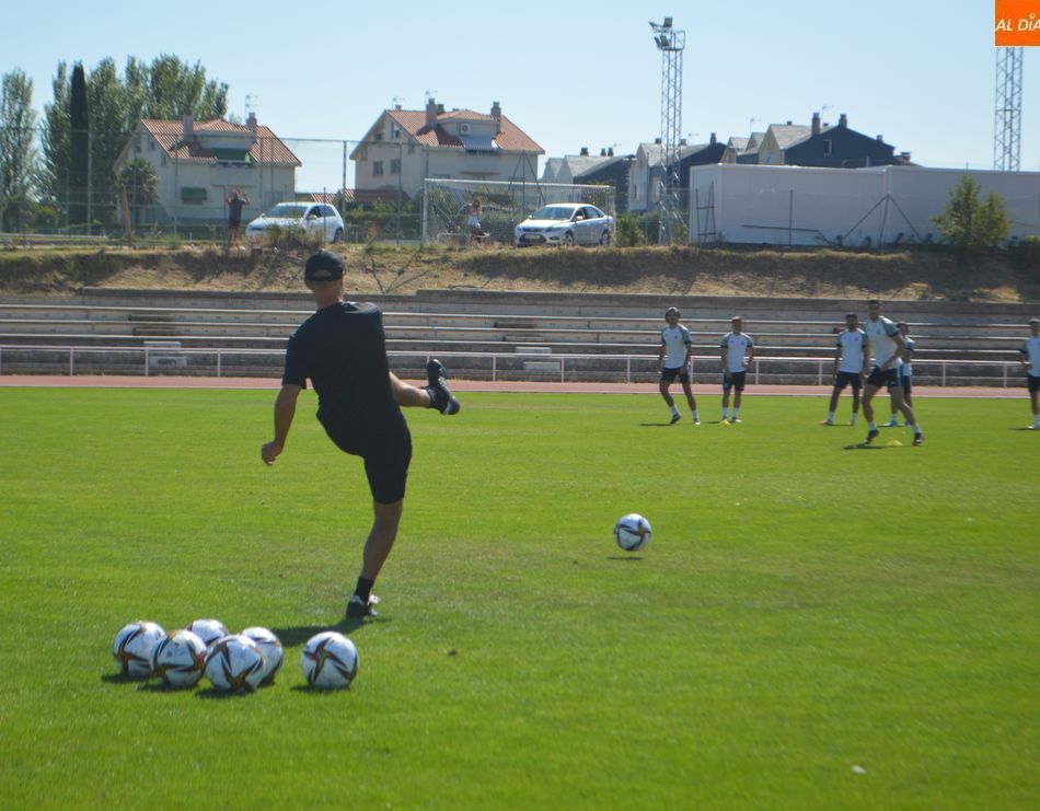 Calderón da un pase / Carlos Cuervo