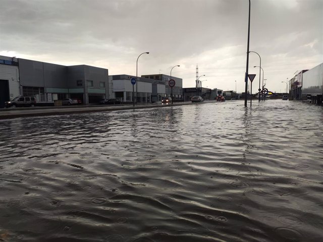 Las fuertes precipitación han generado dificultades de circulación como en el Polígono de los Villares