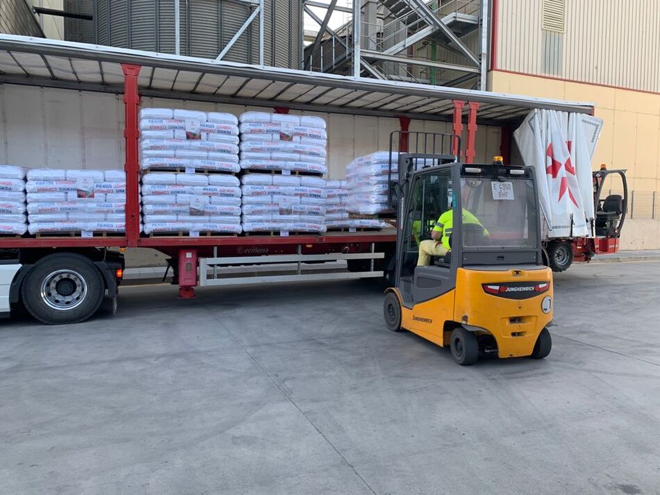 Entrega de los palets entregado por Copasa para contribuir a la alimentación del ganado