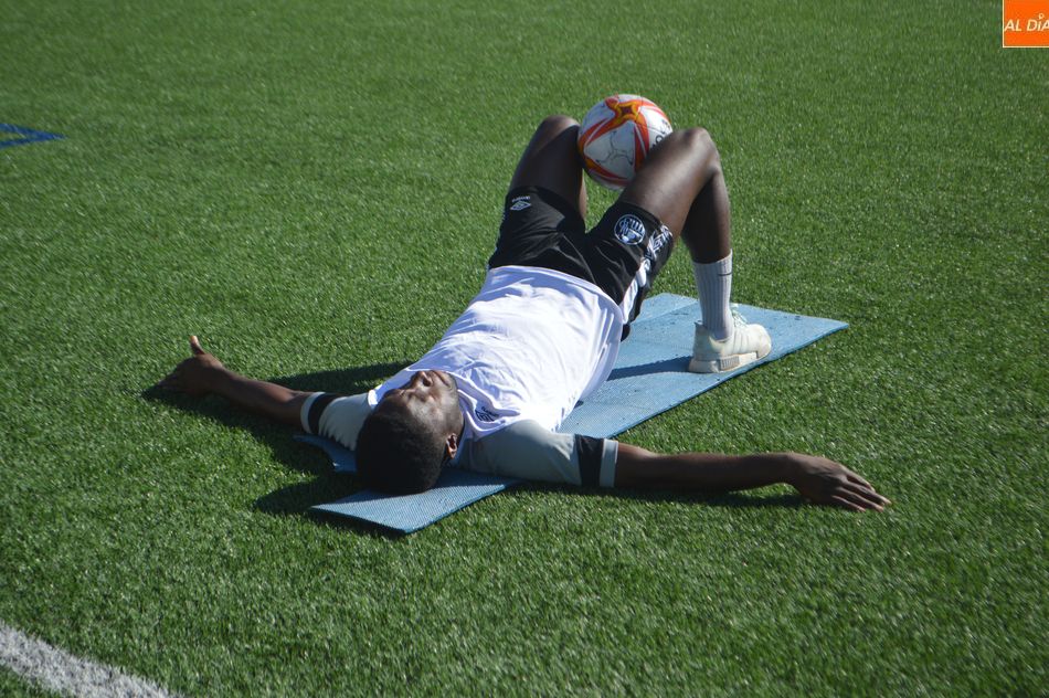 Oumar Camara hace ejercicios específicos para volver al campo / Carlos Cuervo