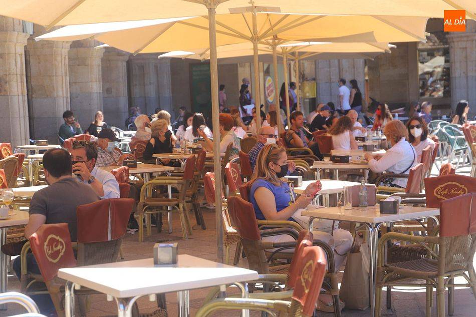 Imagen de archivo de una terraza hostelera en Salamanca