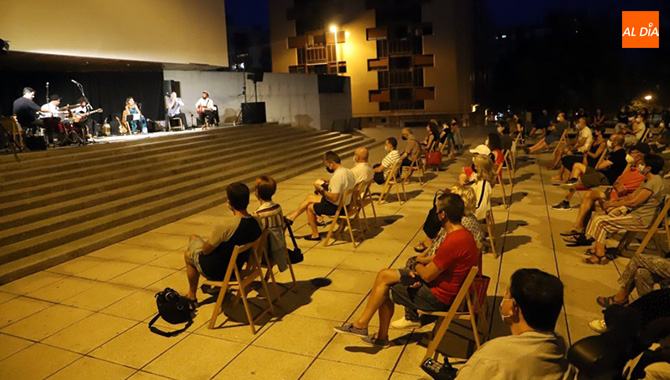 ‘Sabela King & the Heartbreakers’ actuaban este jueves dentro del V Festival de Blues de la Biblioteca. Fotos Lydia González