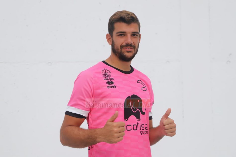 Carlos de la Nava posa para los medios / Lydia González