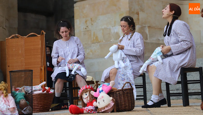 El Patio Chico acogía este viernes la función ‘Muñecas Rotas. La casa de las recogidas’. Fotos Lydia González