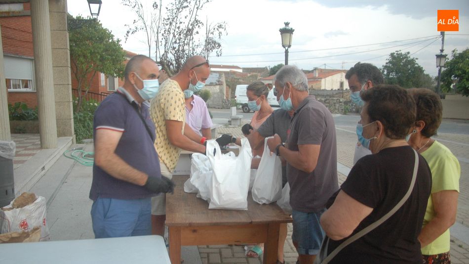 Encinasola de los Comendadores pone sabor a sus fiestas con la tradicional cena popular de...