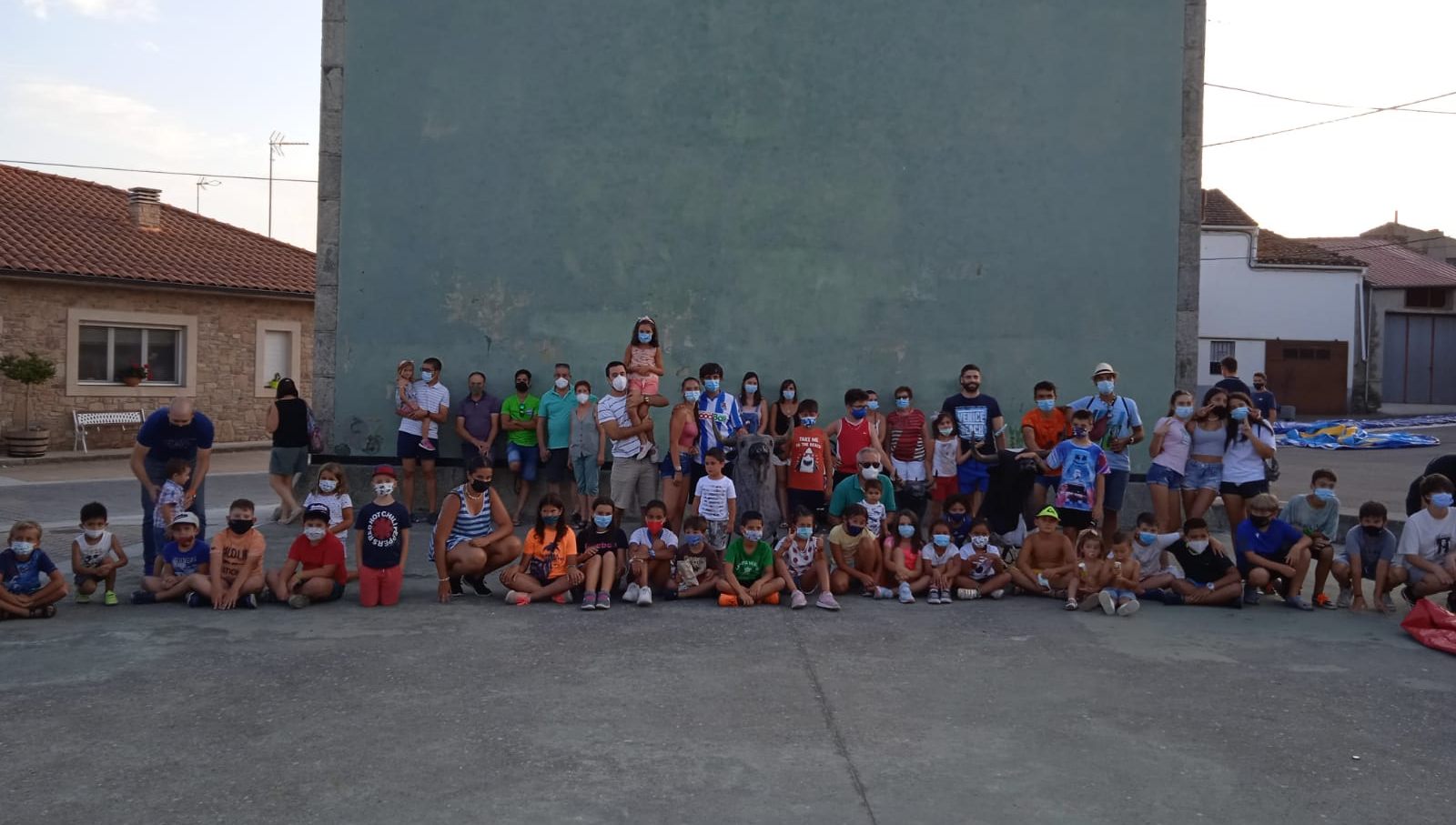 Los más pequeños de Encinasola también disfrutan de las fiestas  