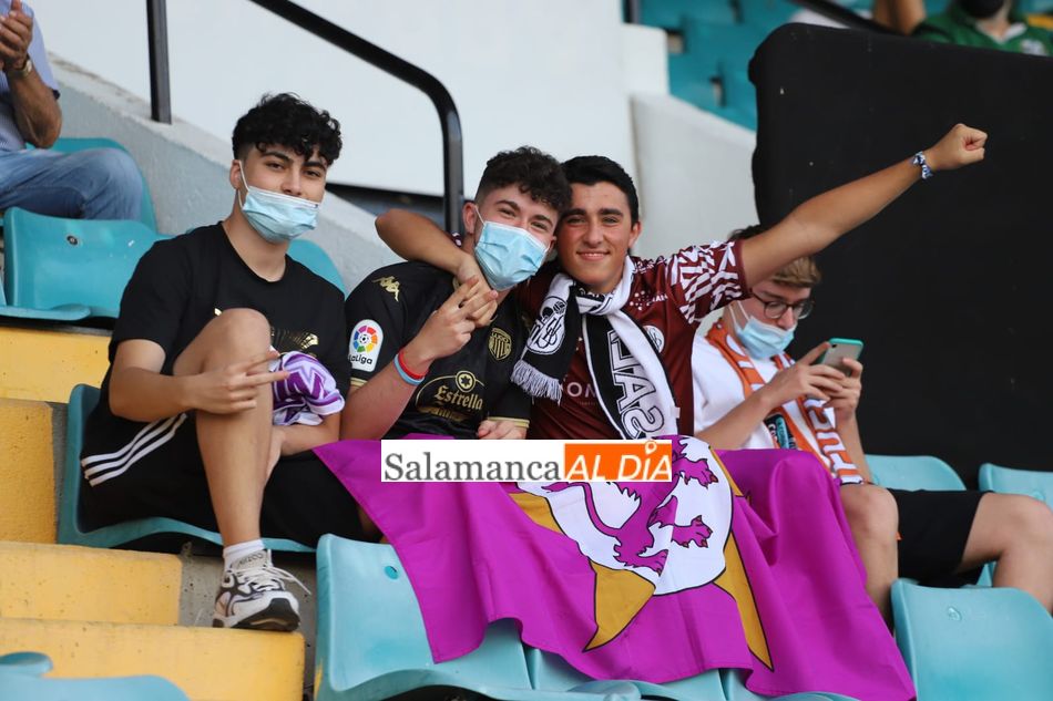 Un grupo de jóvenes, en sus butacas / Lydia González