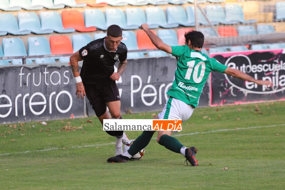 David Segura encara a Alvarito en la banda / Lydia González