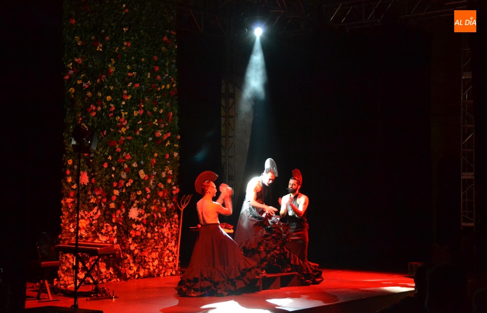 Foto 2 - Un singular concierto de copla del Trío Caracol pone el broche a la Feria de Teatro 2021  