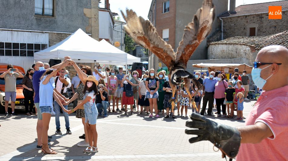 El recinto ferial acogió una exhibición de vuelo de aves / E. Corredera