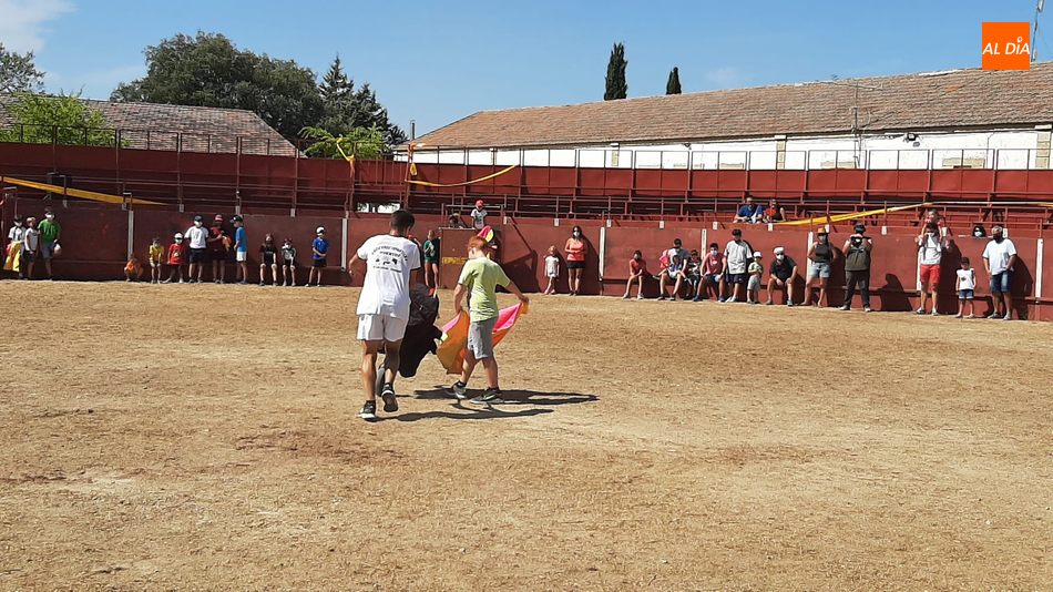 Los más pequeños de Villavieja viven también unas fiestas con sabor taurino  