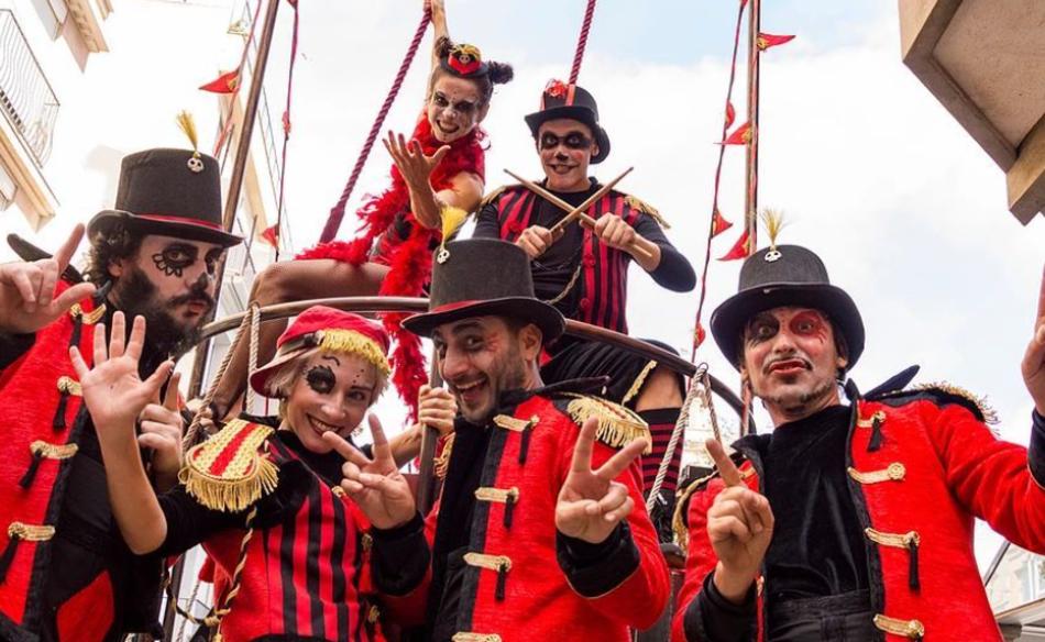La troupe de los mozos de circo de Klez 80, este septiembre en Salamanca