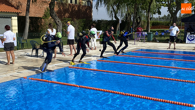 Las piscinas municipales de Peñaranda acogían este domingo una de las jornadas del Campeonato Nacional de Buceo