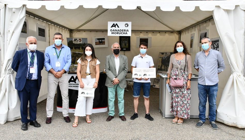 Antonio Silva y Lucía Pérez recibieron los premios de mano de los diputados de Ferias y Agricultura y Ganadería, Jesús María Ortiz y Julián Barrera. Foto Salamaq