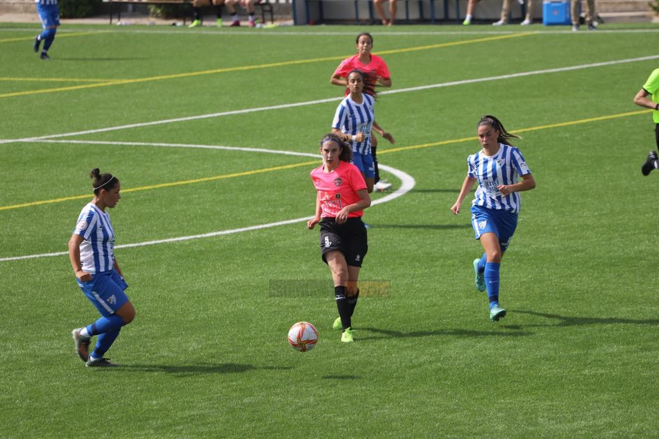 Un pase en el primer partido de Liga / Lydia González