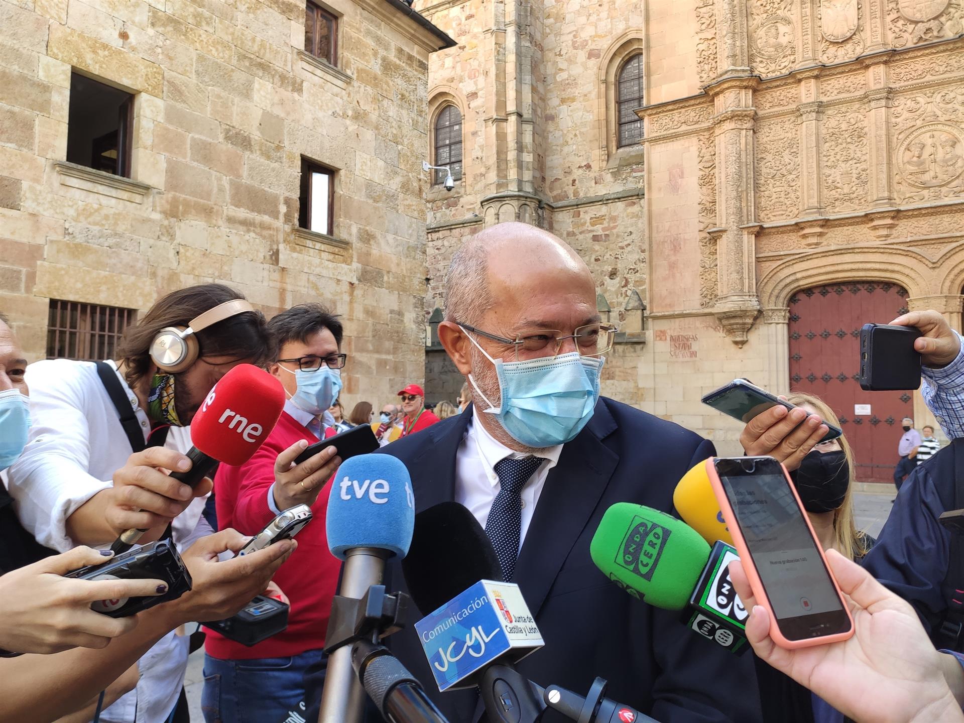 El vicepresidente de la Junta, Francisco Igea, atiende a los medios de comunicación en Salamanca