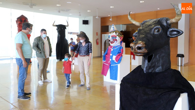 El CAEM acoge hasta el domingo un amplia exposición de gigantes y cabezudos salmantinos