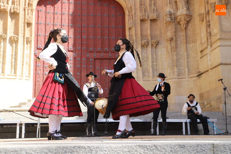 El escenario del Patio Chico acogió la XXXIII edición del Día del Tamborilero - Fotos: Lydia González