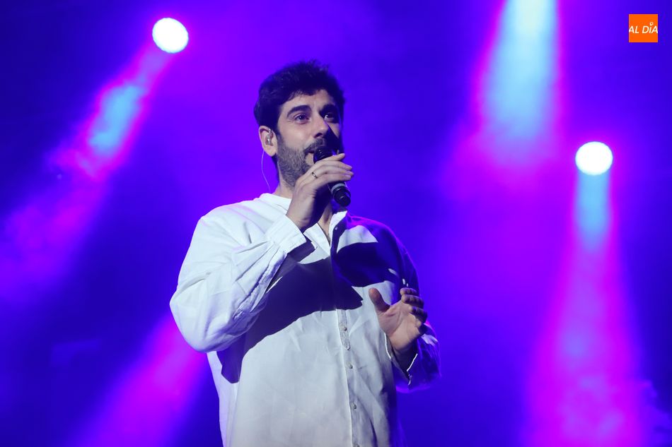 Salamanca disfruta del animado ritmo de Melendi