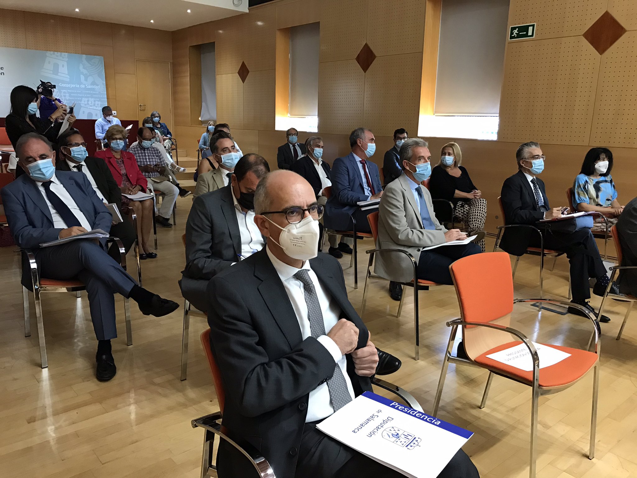 Javier Iglesias, presidente de la Diputación de Salamanca, participaba en una reunión con la Consejera de Sanidad de Junta