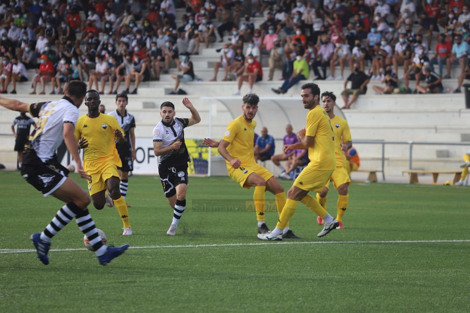 Unionistas - Extremadura, en el Reina / Lydia González