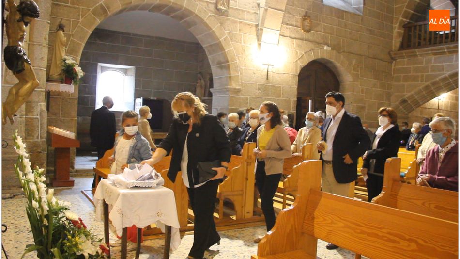 Los vecinos de Bañobárez finalizan las celebraciones del Cristo de la Salud con el ofertorio