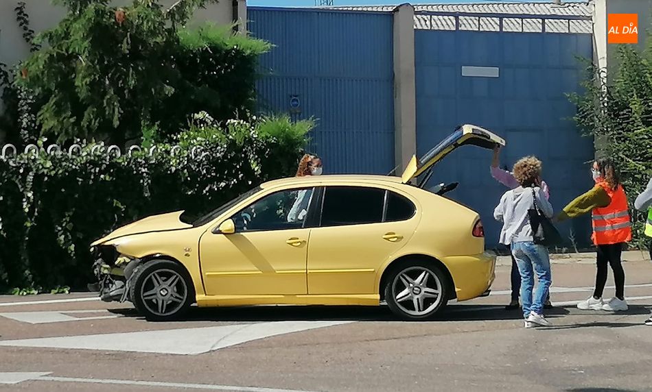 Uno de los coches siniestrados en el accidente de la carretera de Zamora. Foto de Lydia González