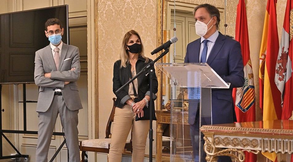 García Carbayo refrendó el apoyo del Ayuntamiento a las escuelas de español con ayudas dirigidas a facilitar su liquidez