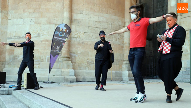 Jes Martins ofrecía en el Patio Chico su divertido espectáculo Lola. Foto Lydia González