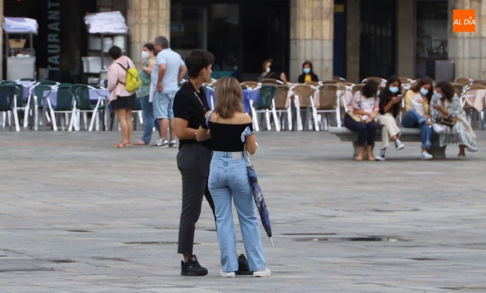 Viandantes en la Plaza Mayor. Foto de Lydia González