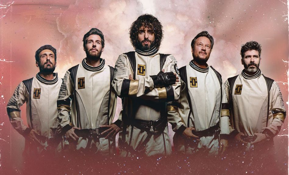 IZAL es una banda madrileña de pop/rock creada en 2010 por el cantante y compositor Mikel Izal, secundado por Alejandro Jordá, Emanuel Pérez, Alberto Pérez e Iván Mella