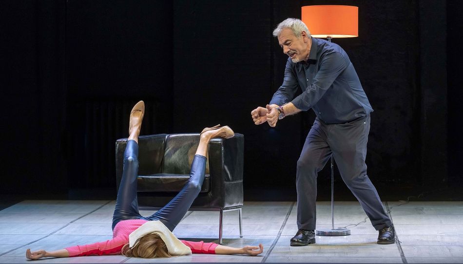 Carlos Sobera en una de las escenas de esta obra de teatro