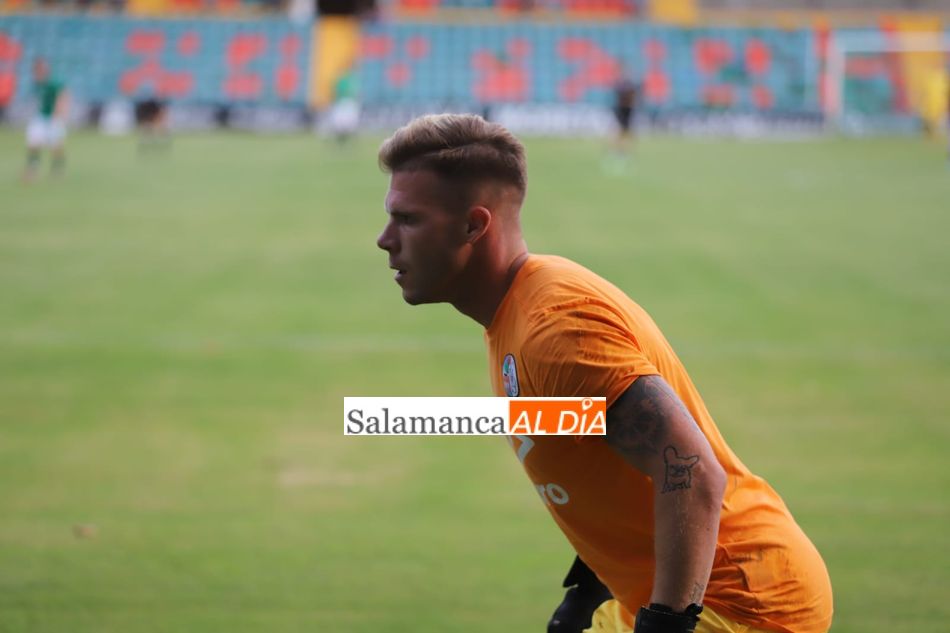 Salcedo, con una elástica naranja / Lydia González