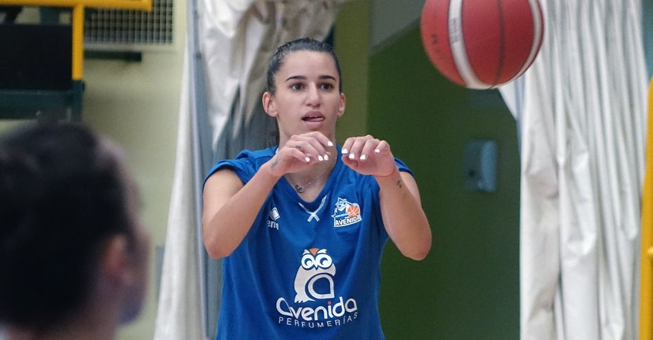 Mia Masic en el entrenamiento con el Avenida