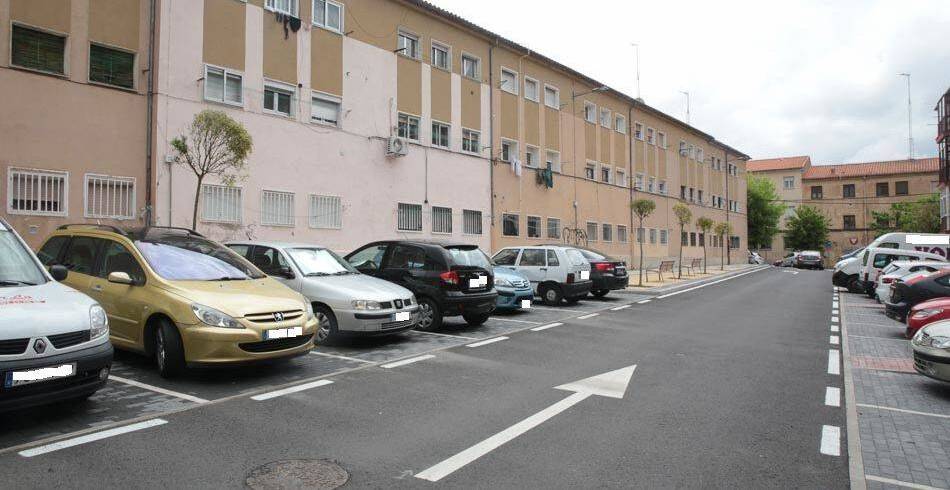 Foto de archivo de vehículos aparcados en Salamanca