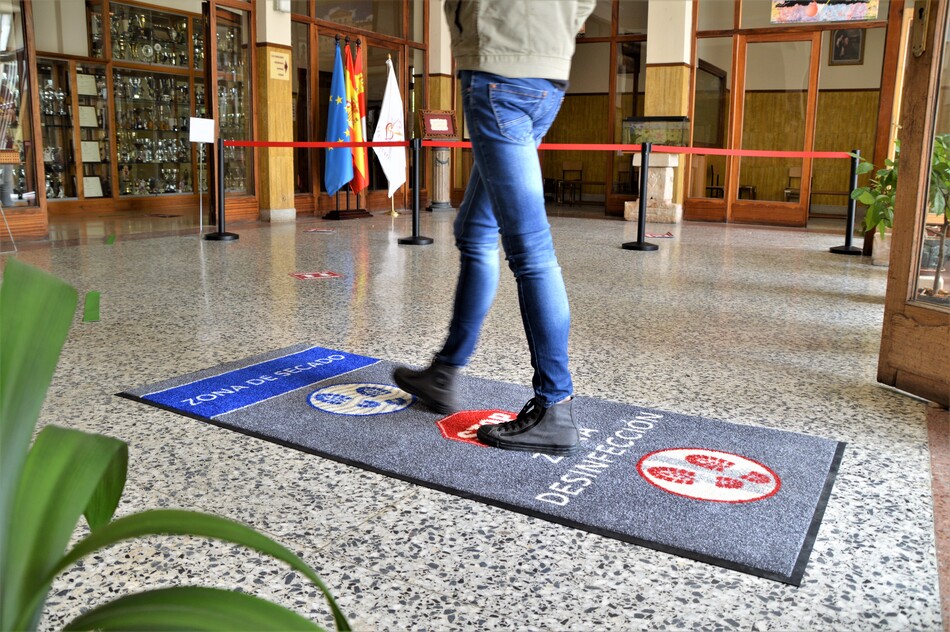 Señalización en los centros escolares dentro de las medidas Covid. Foto: Ángel Merino