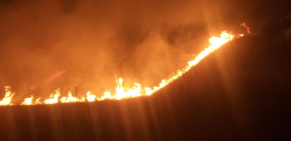 Las llamas se iniciaron en la cuneta de la A-66 - Bomberos Guijuelo