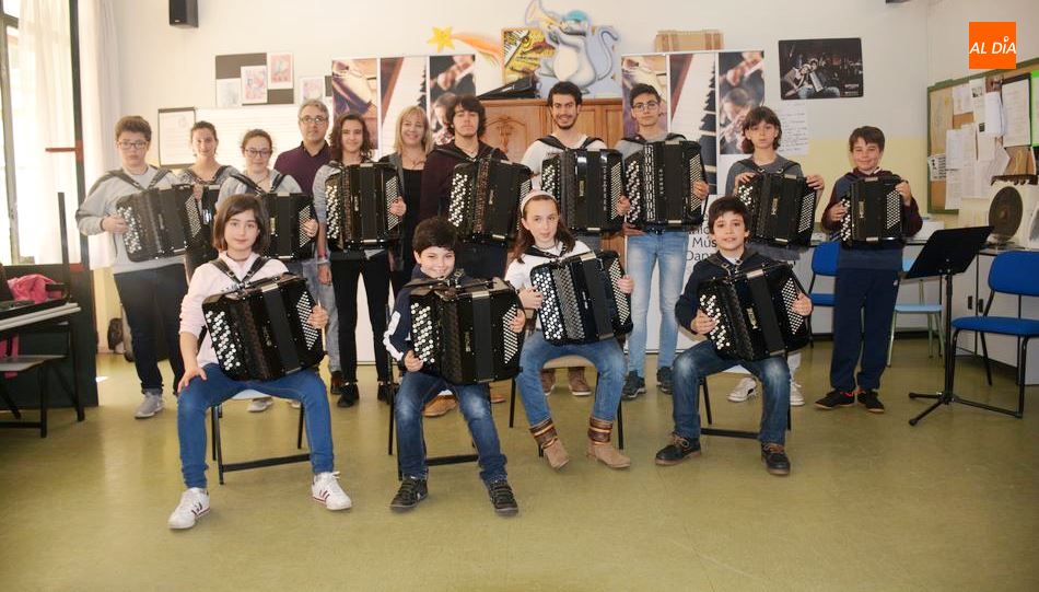 Foto de archivo de un grupo de esta escuela, antes de la pandemia