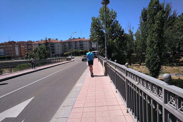 El Congreso acuerda que el conductor de patinete esté obligado a utilizar casco de protección