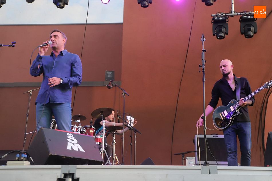 El grupo salmantino faLsantes actuó en el patio del DA2 - Fotos: Lydia González