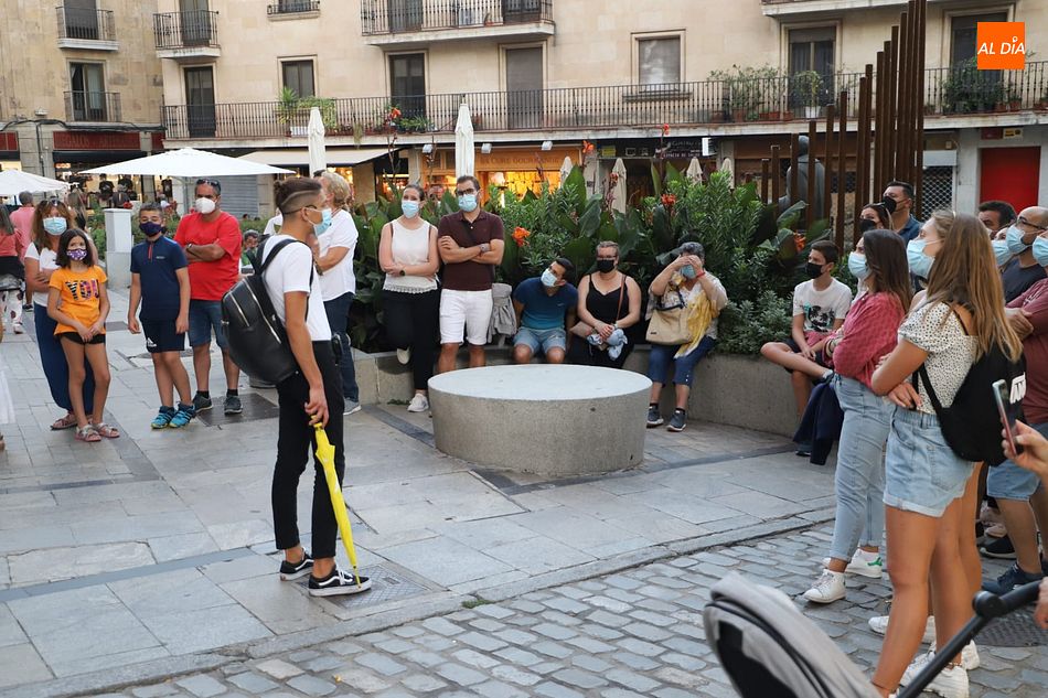Un grupo de turistas en el centro de Salamanca - Archivo