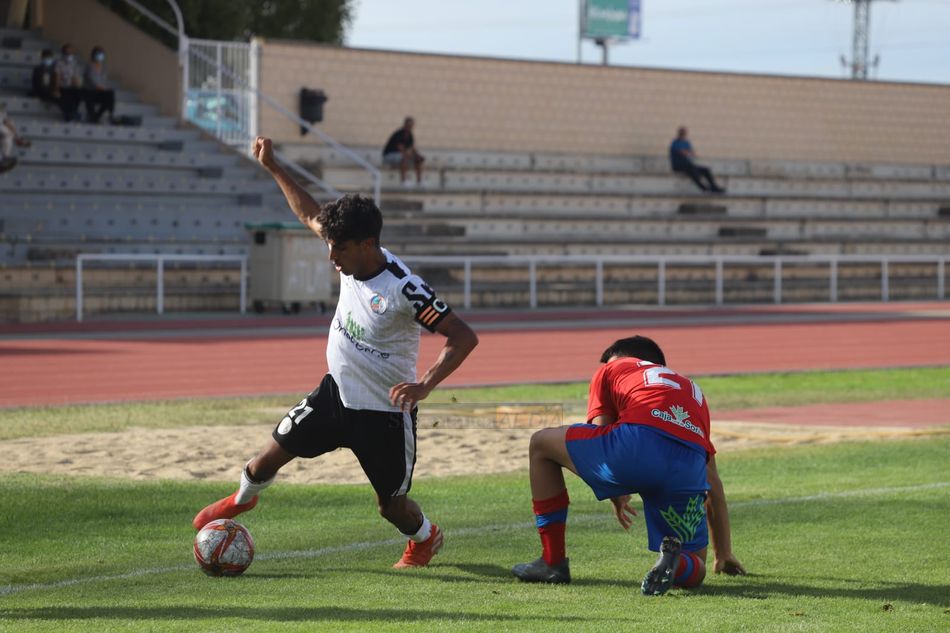 Motos deja en el suelo a un rival / Lydia González