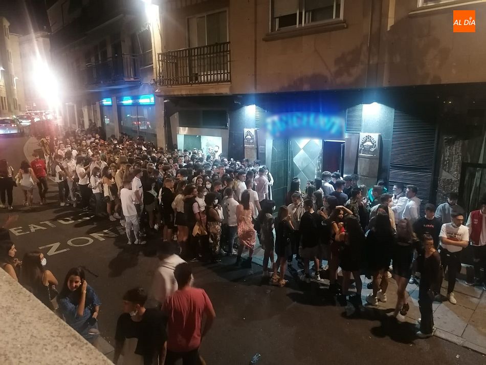 Cientos de personas se agolpan en calles como Bermejeros - SRTV