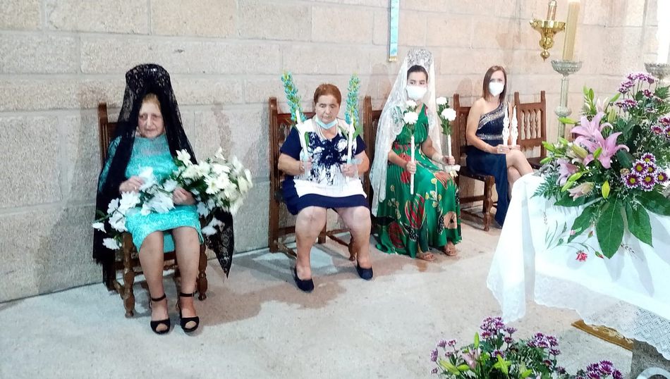 La Virgen del Árbol recibe en Mieza a cuatro madrinas con sus roscas
