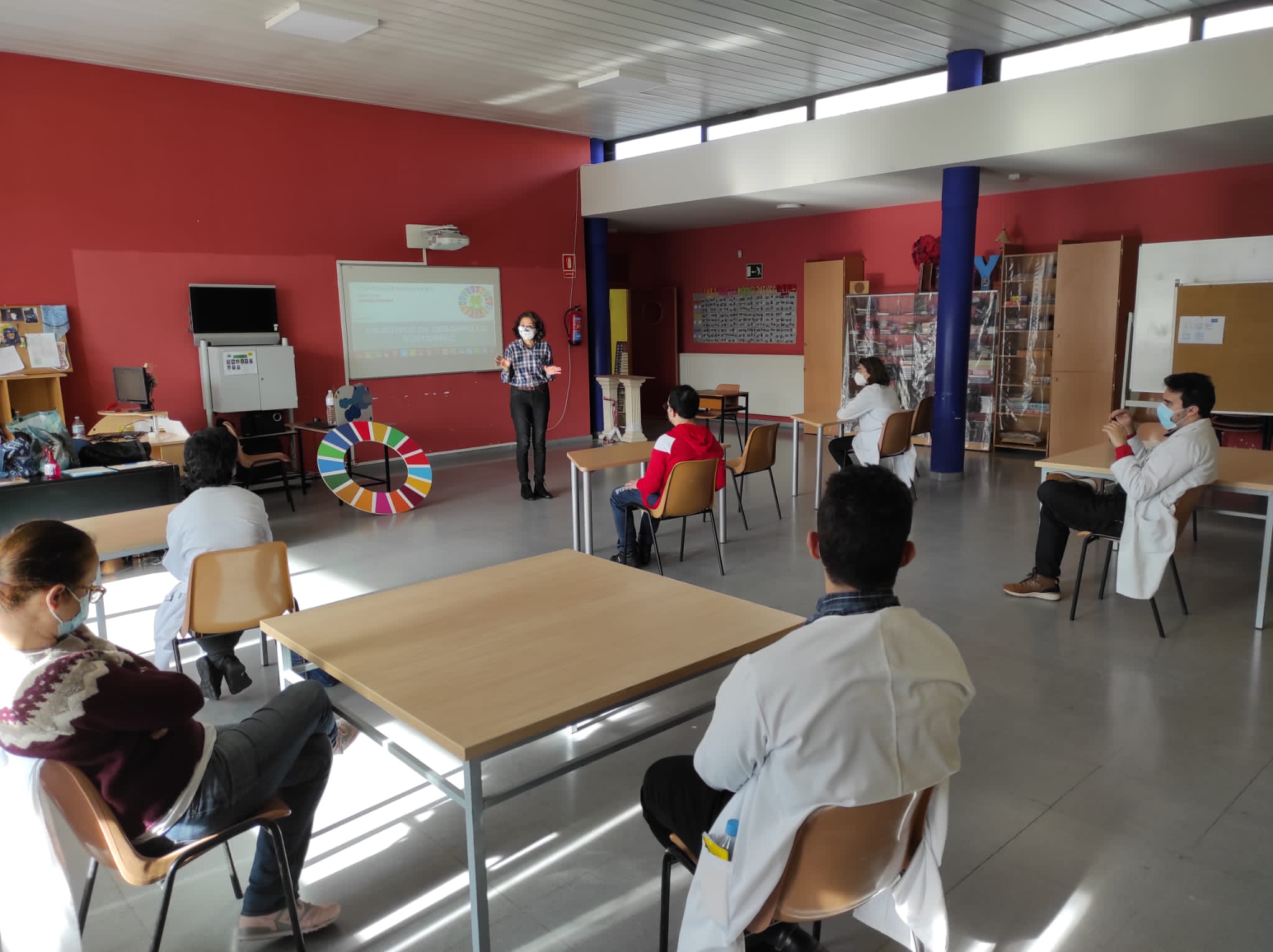 Usuarios de Insolamis durante una de las actividades que desarrollan en su sede