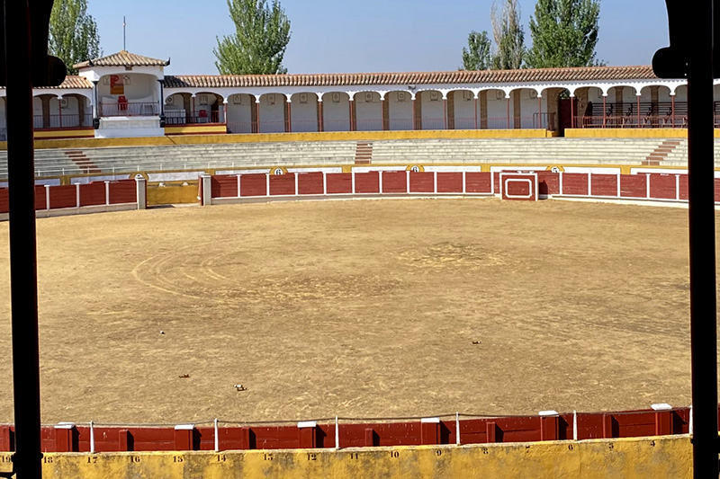 Operarios del Ayuntamiento han sido los encargados de la limpieza en la plaza de toros La Florida